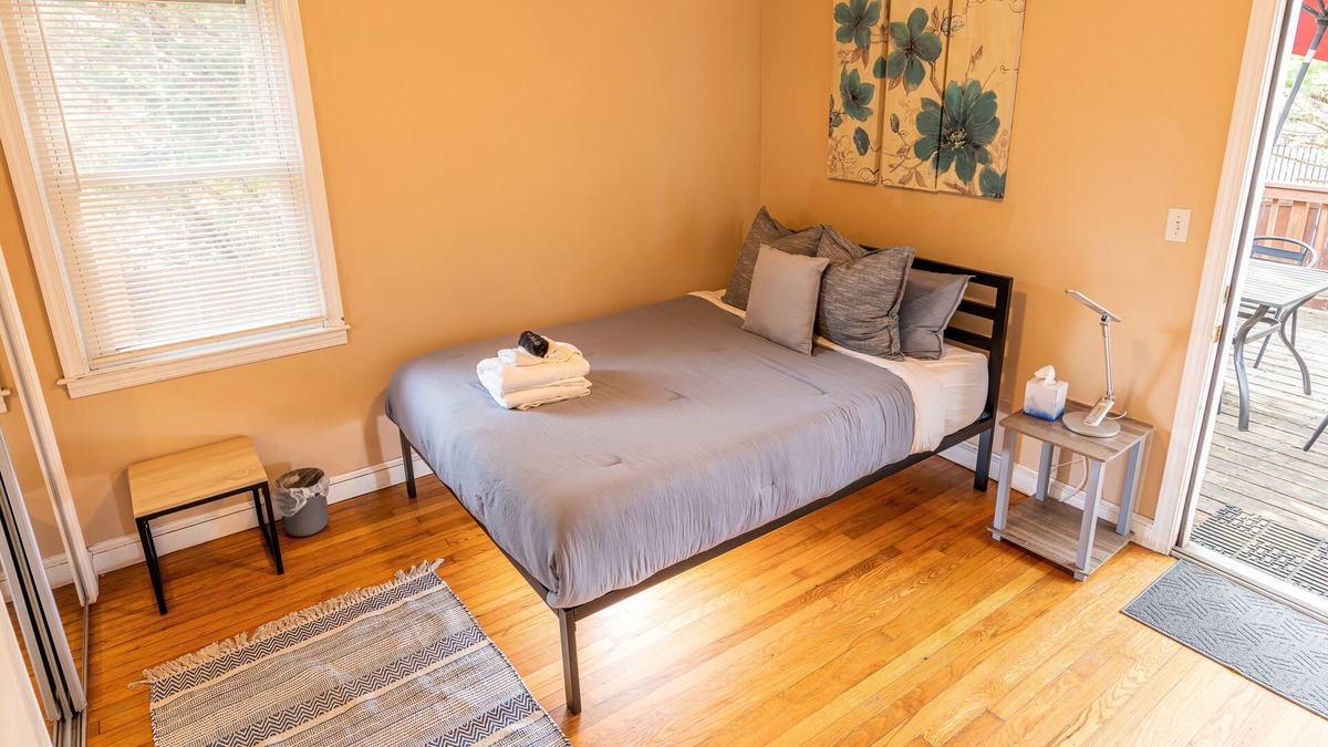 Potomac West House | 2 Beds Townhouse: Minutes from DCA-National Airport