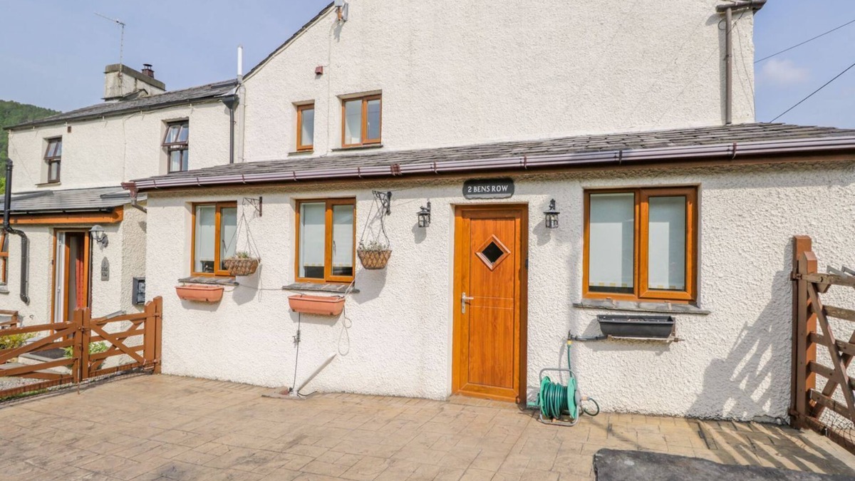 Backbarrow Cottage | 2 BENS ROW, pet friendly, character holiday cottage in Backbarrow