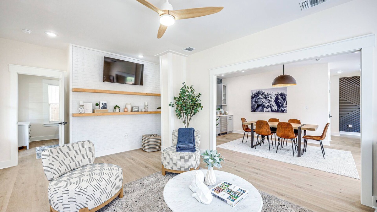 Arsenal House | 2 Blocks from Riverwalk: 1 Mile to SA Downtown
