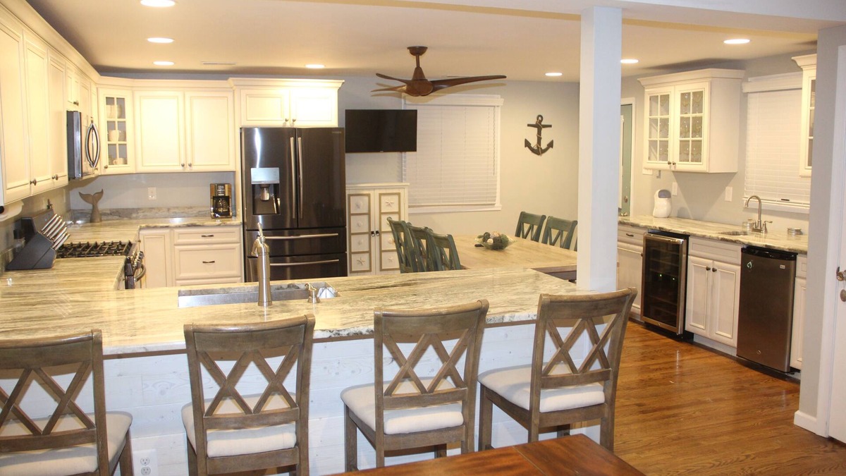 The Dunes House | 2 BLOCKS TO BEACH, 1 TO BAY. LOTS INCLUDED. BEST KITCHEN. WE SLEEP 15.