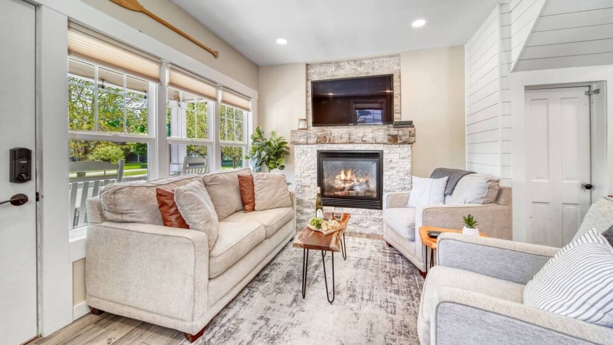 South Haven House | 2 blocks to beach, 1 block to kids park, fire pit