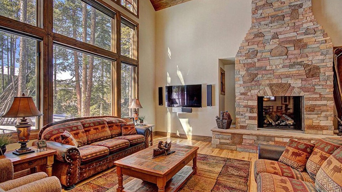 Boulder Ridge House | 2 blocks to Ski- Fireplace - Luxury Amenities- Shuttle To Town - Hot Tub-WIFI