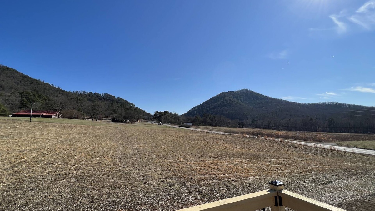 Benton Apartment | 2 BR,1BA Spacious Suite near Cherokee National Forest, Mtn view, Ocoee River