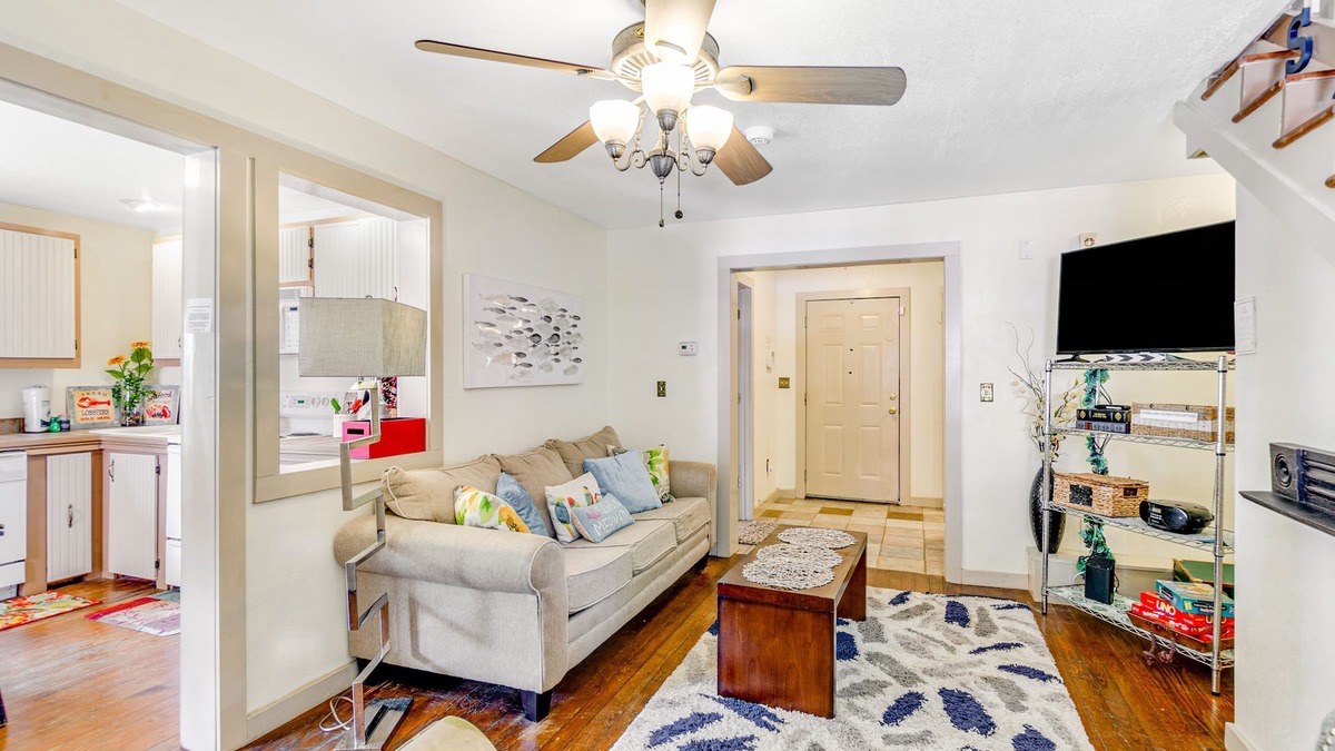 Beach Institute Cottage | 2 BR 2 BA Historic Cottage with free wifi, deck and dogs ok!