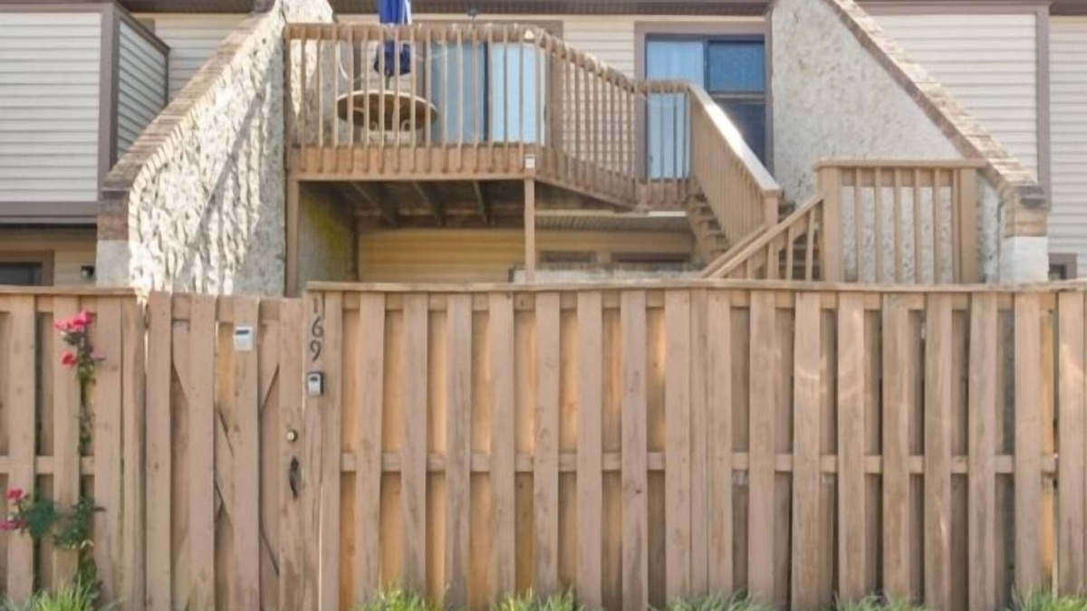 North Ocean City Condo | 2 BR 2 Bath indoor and outdoor pools Tennis 1.5 blocks to the beach