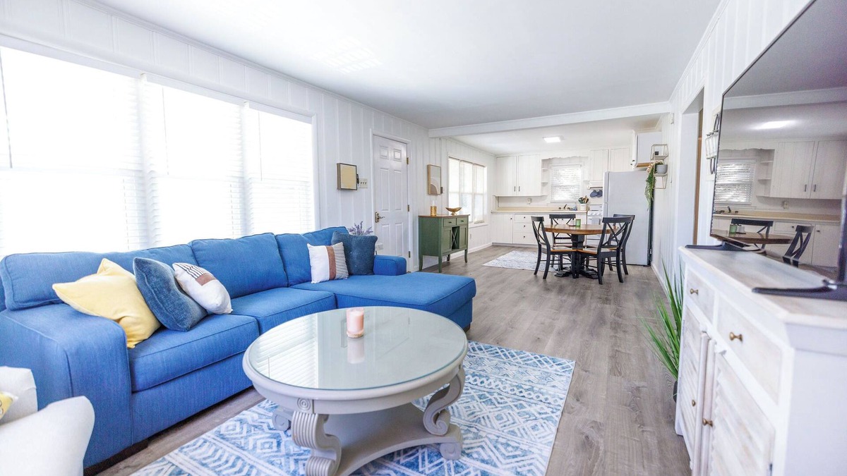 Caine Woods Apartment | 2 BR Upper Condo in North OC/Fenwick