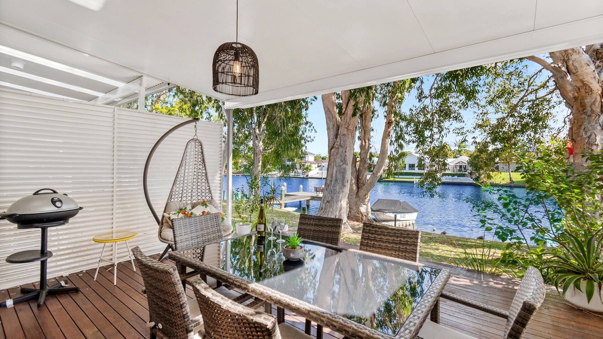 Noosaville Apartment | 2 Brm Waterfront Apartment