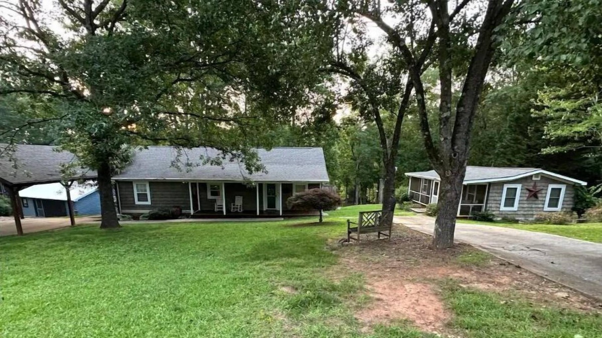 Townville Cabin | 2 cabins Lake Hartwell near Clemson and Greenville
