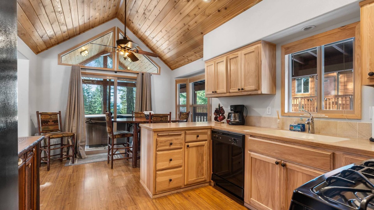 Ashland Cabin | 2 cabins with 4 bedrooms, hot tubs, dining room and full kitchen.