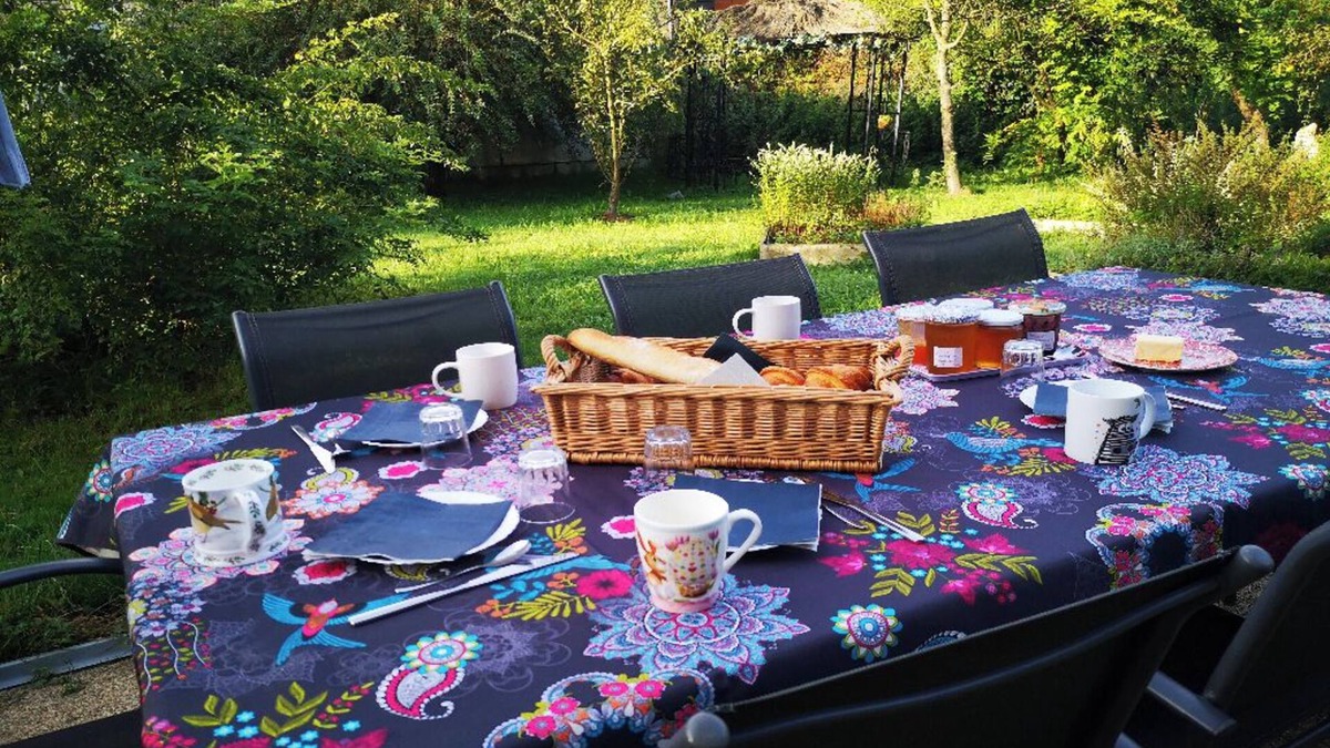 Baignes Bed & Breakfast | 2 Chambres table d'hôtes in the countryside le nid qui danse near Vesoul 6 to 8 pers.