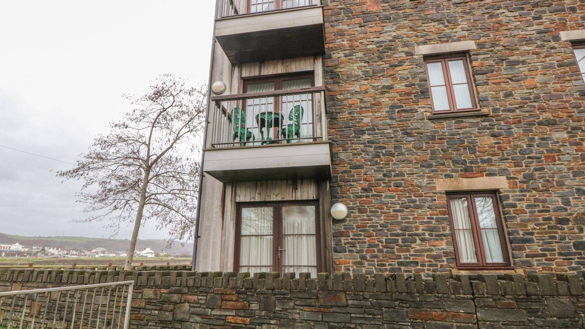 Burry Port Cottage | 2 CHANDLERS YARD, family friendly in Burry Port