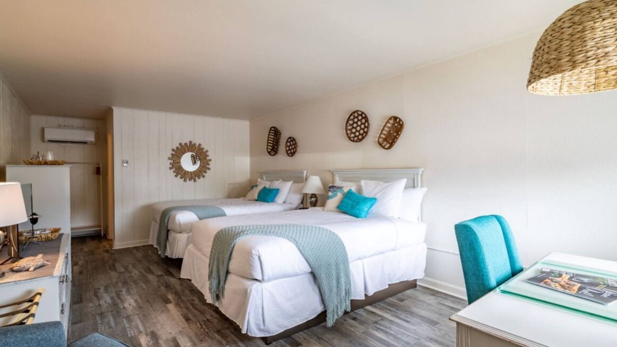 Rehoboth Beach Hotel | 2 Comfortable Rooms at Ocean Glass Inn | w/Free Breakfast and Parking
