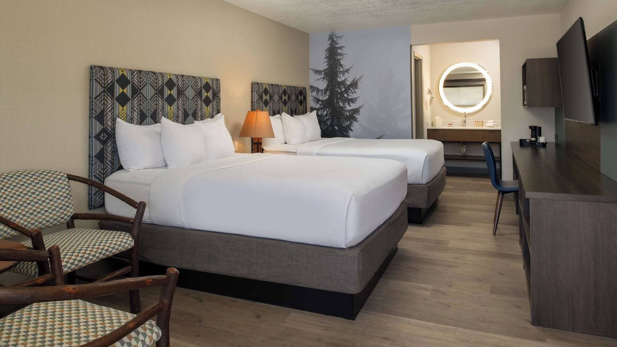 Port Angeles Hotel | 2 Comfortable Units! Pool, Parking, Pets Allowed, Close to Hollywood Beach!