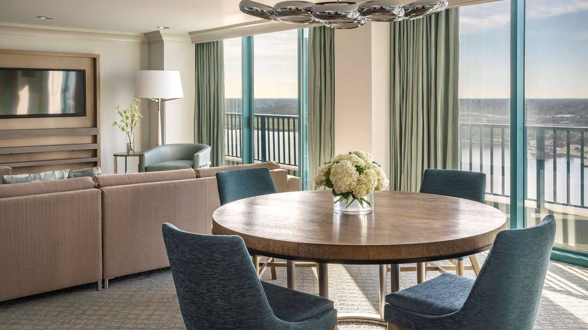 Downtown Jacksonville Hotel | 2 Connecting Suites at a 4⭐️ Hotel