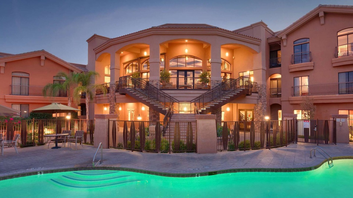 Catalina Foothills Estates Hotel | 2 Connecting Suites at a Hotel