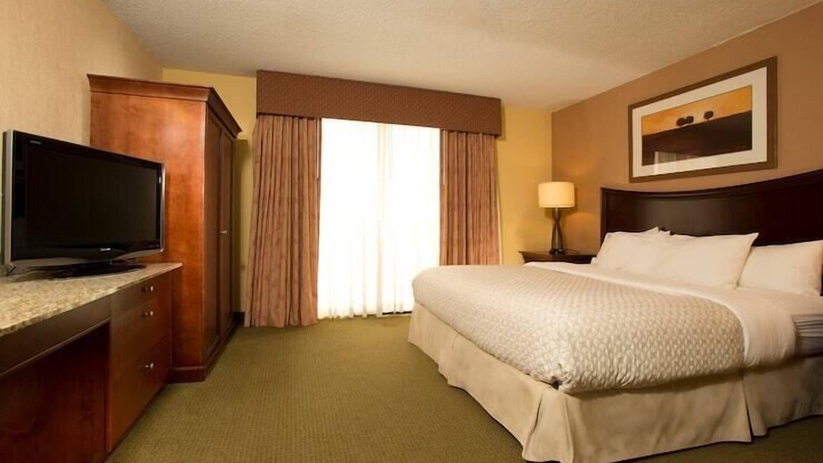 Tulsa Hotel | 2 Connecting Suites at a Hotel