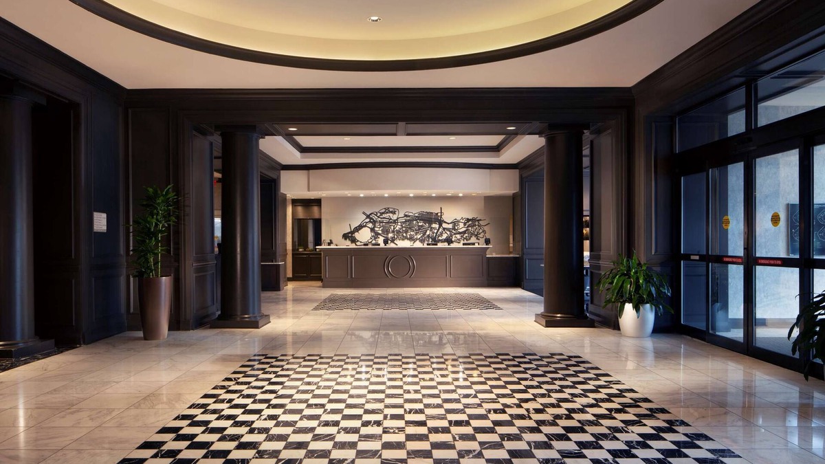 Old Town Alexandria House | 2 Connecting Suites at a 4⭐️ Hotel