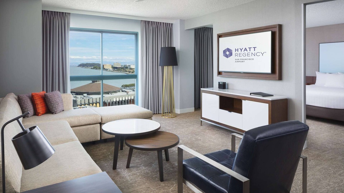 Burlingame Hotel | 2 Connecting Suites at a 4⭐️ Hotel