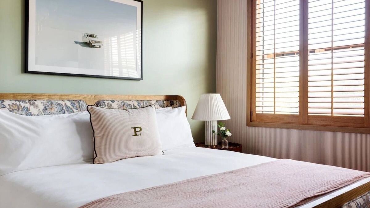 Hyde Park Hotel | 2 Convenient Rooms With Kitchenette In Hyde Village, Pets Are Allowed!