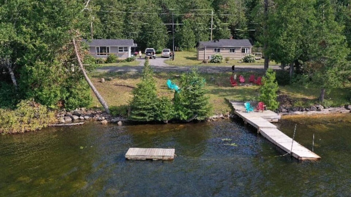 Tudor and Cashel Cottage | 2 Cottages Side-by-Side - Waterfront -Hot Tub-Pets
