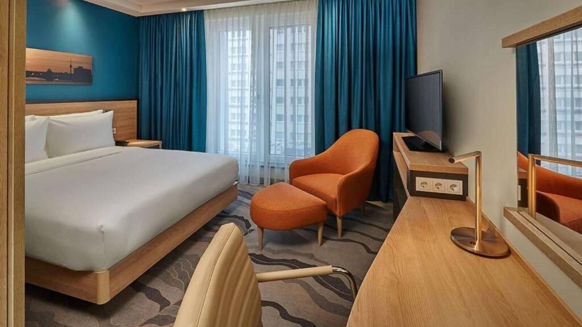 Mitte Hotel | 2 Courtyard View Rooms with Complimentary Daily Hot Breakfast!