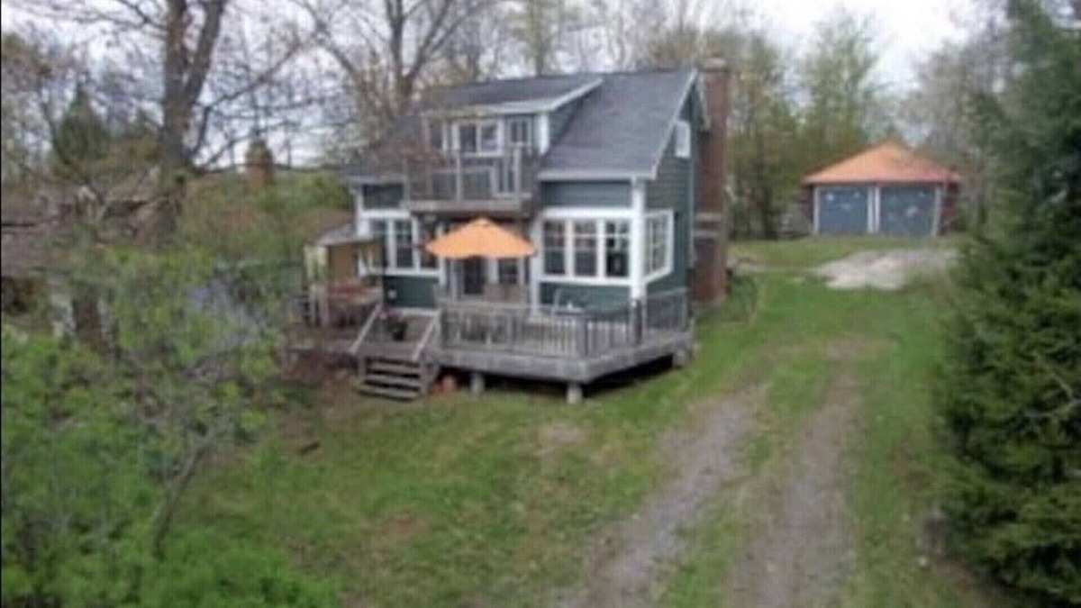 Bracebridge Cottage | 2 Cozy Cottages on Bowyers Beach Road
