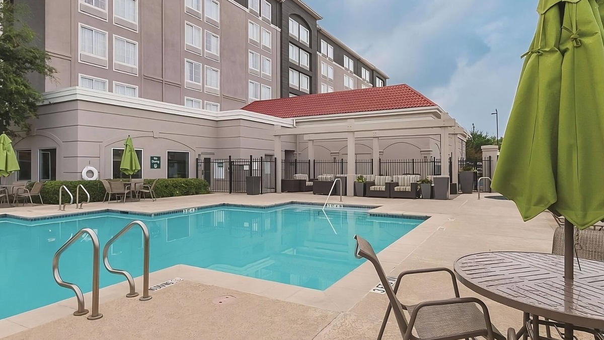 Arlington Hotel | 2 Cozy Rooms Just Steps from Six Flags Excitement & Cowboy Legends!