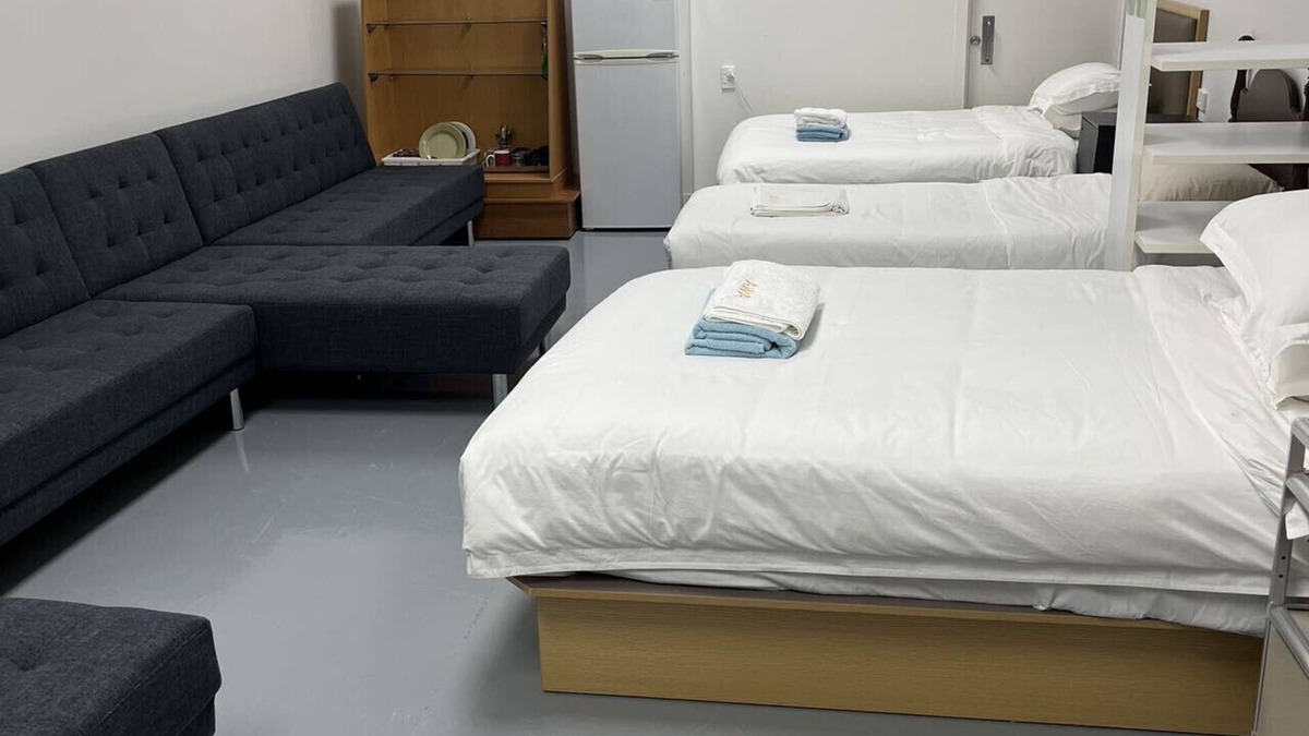 Auckland Apartment | 2 Double and 2 Single in 1 Room