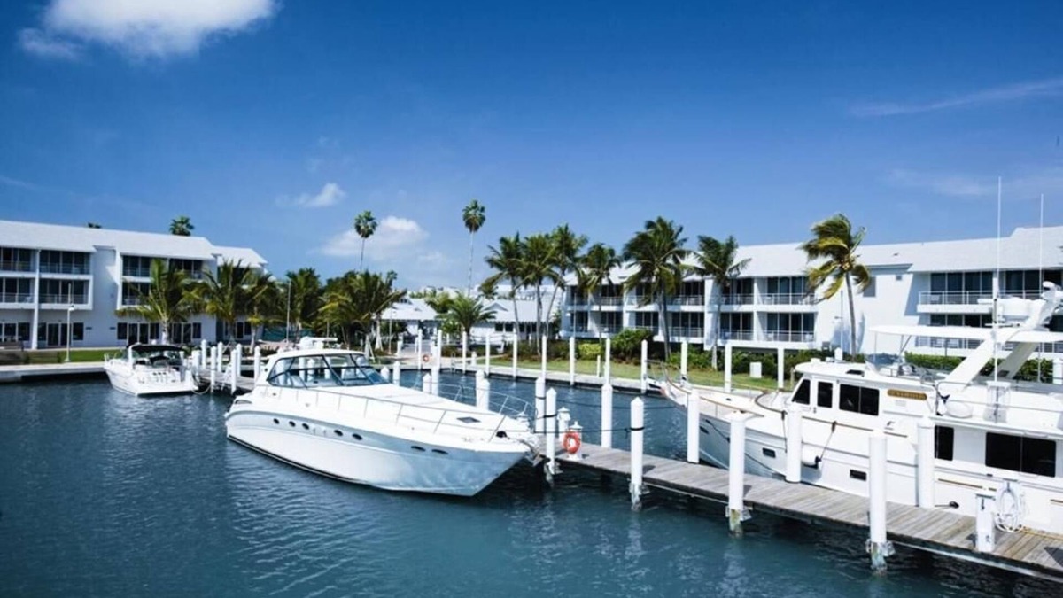 Captiva Apartment | 2 Elegant 2BR Villas by the Marina w/Direct Access to Boating Adventures