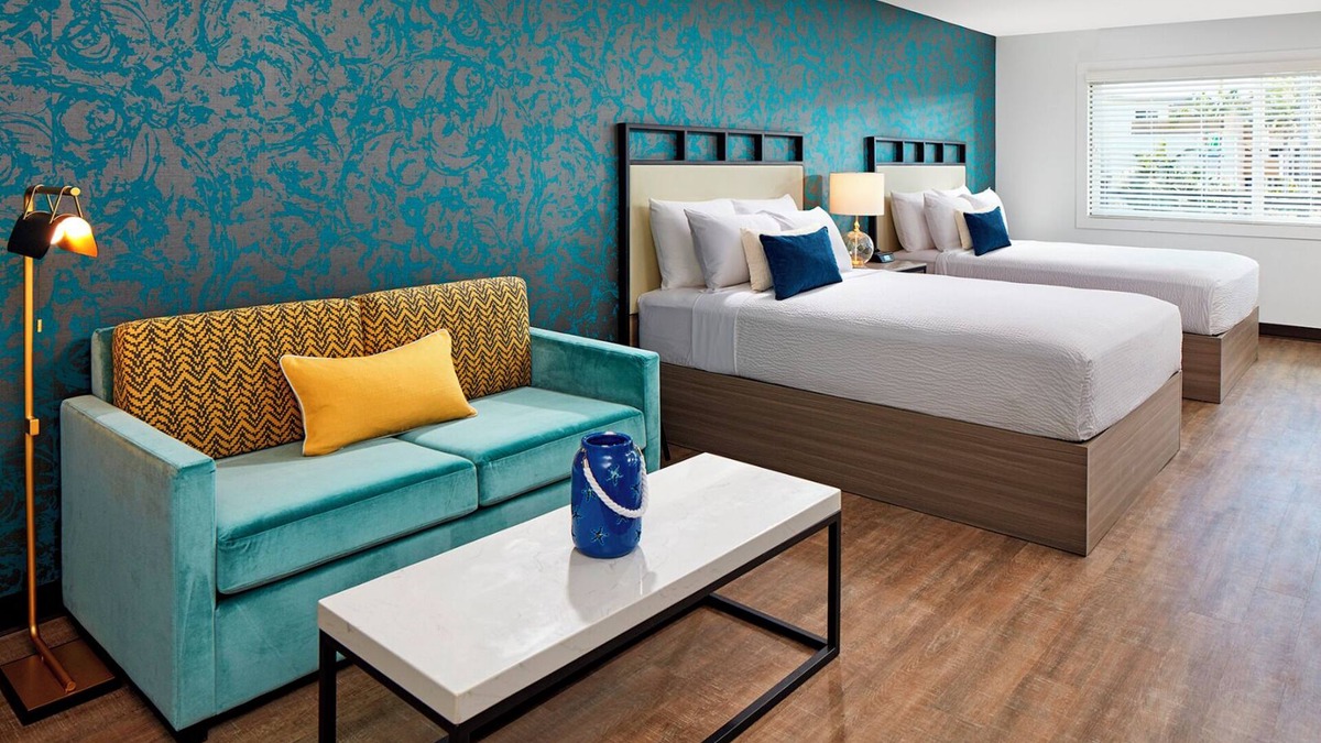 Beach Barber Tract Hotel | 2 Family-Friendly Rooms Perfect for Relaxing Getaways with Swimming Pool