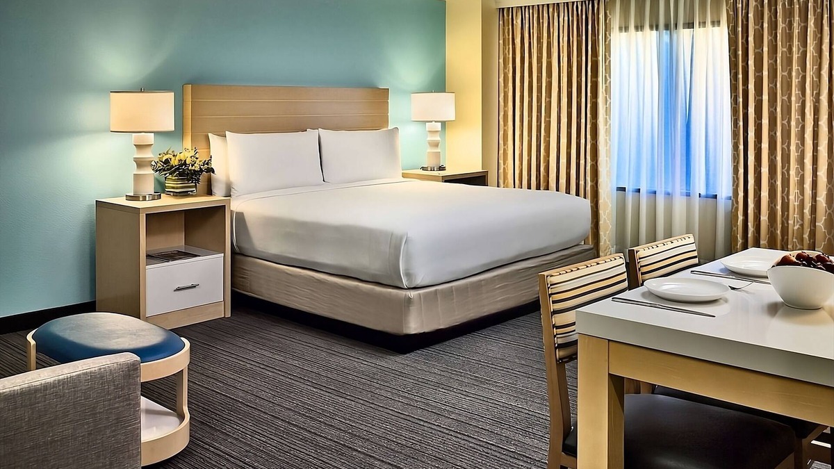 Gwinnett Place Hotel | 2 Family-friendly Units! Close to Duluth History Museum! Enjoy Pool Access