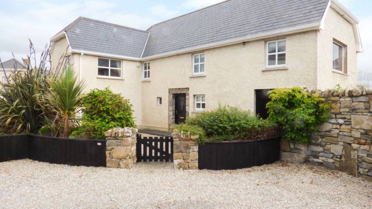 Tullaghan Cottage | 2 FISHERY COTTAGES, pet friendly in Bundoran, County Donegal