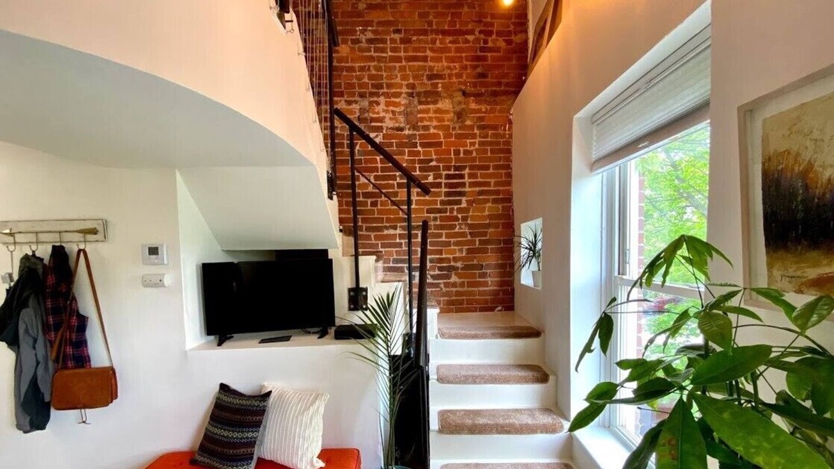 Mill River Apartment | 2 Fl Loft, East Rock, YALE, SOM, New Haven, @ State St/Bishop St -Anchor Lodging