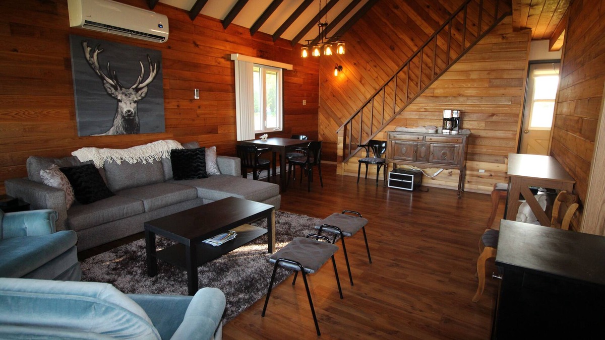 The Narrows Cottage | 2 hrs from Winnipeg Lakefront Vacation Rental Cottage