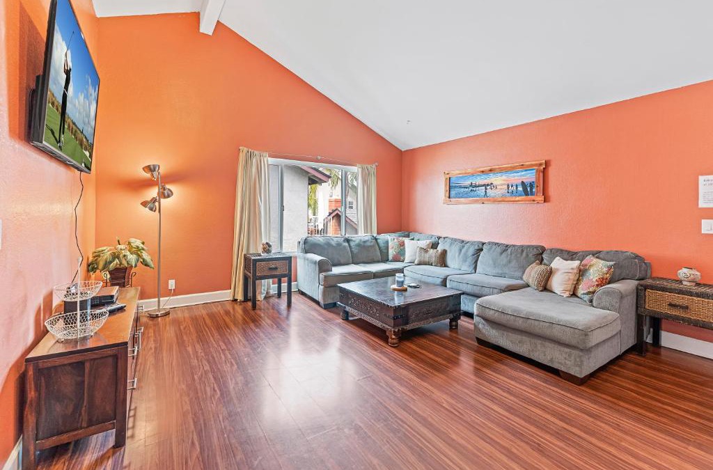 Yorktown Apartment | 2 Huntington Retreat 2 Bed