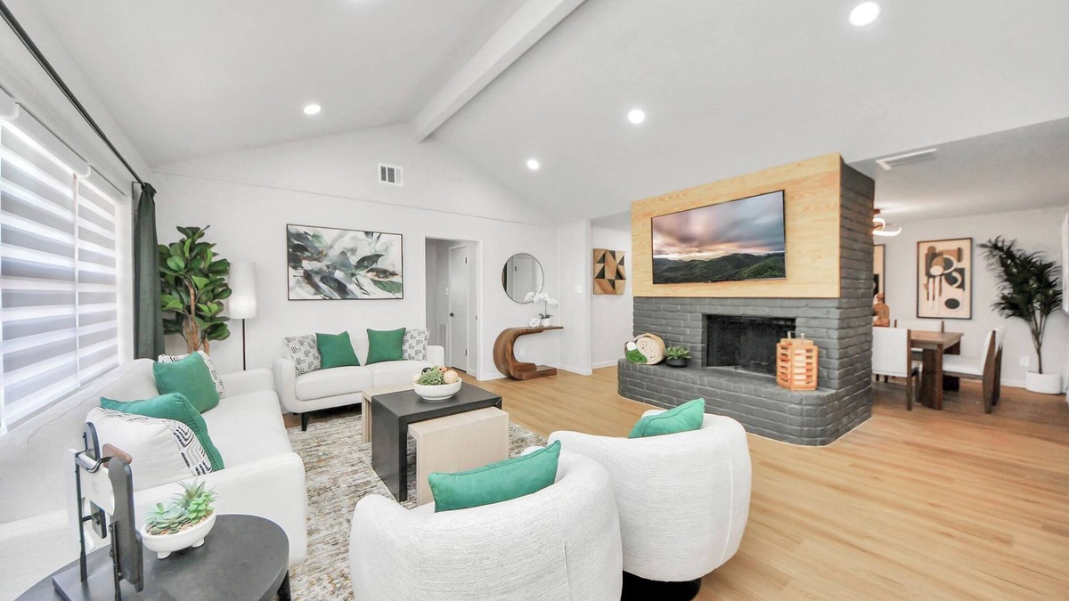 Barker House | 2 King Beds I Coffee Bar/Lounge I SUPER Fast WiFi