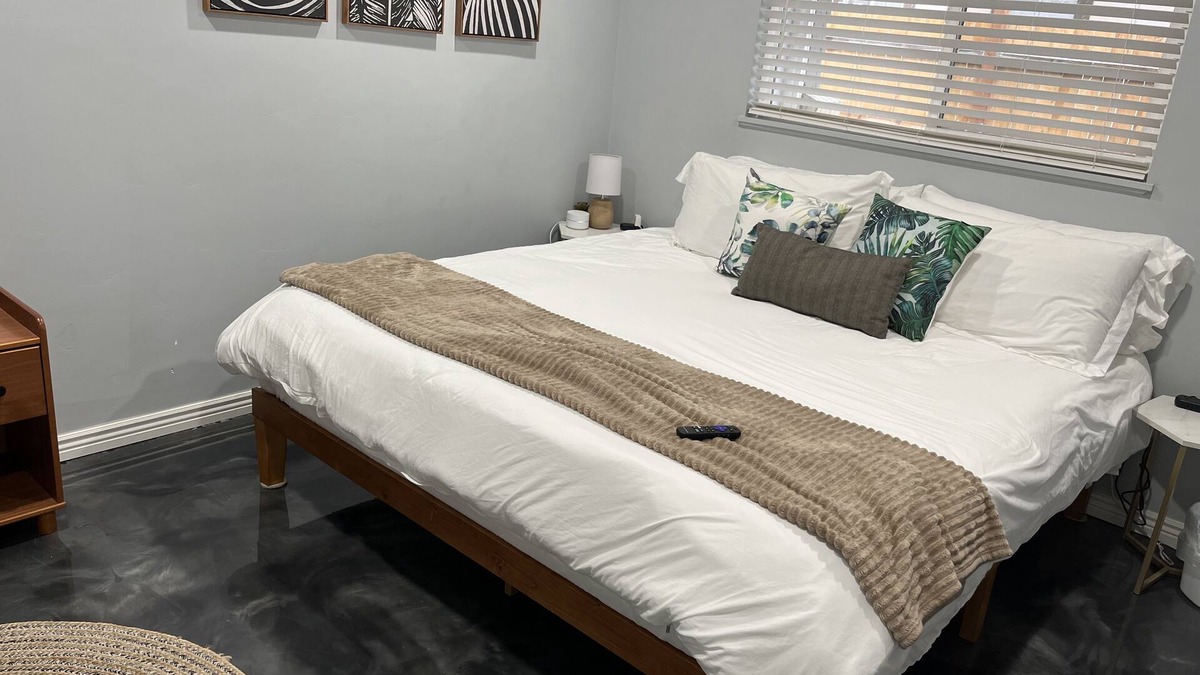 Poplar Grove Apartment | 2 king beds/Washer/Dryer/WiFi/Wheelchair accessible