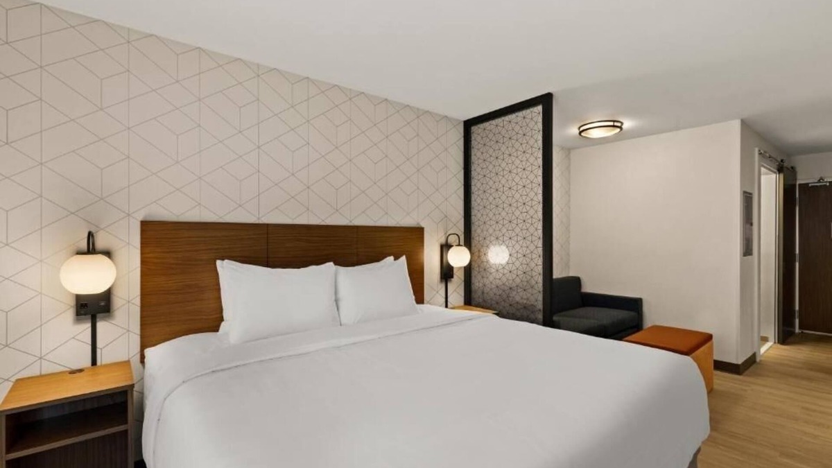 Brownsville Hotel | 2 King Suites w/Kitchen & Sofa