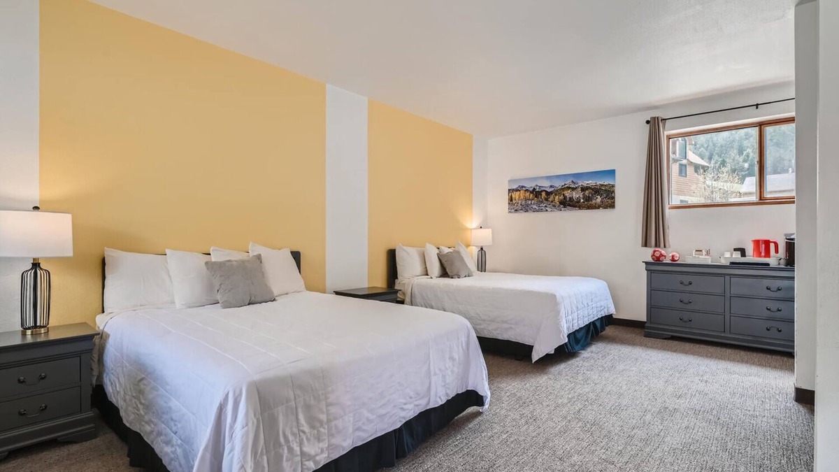 Idaho Springs Hotel | 2 Kings, Boutique Mountain Motel Suite near Hiking & MTB Park, Idaho Springs