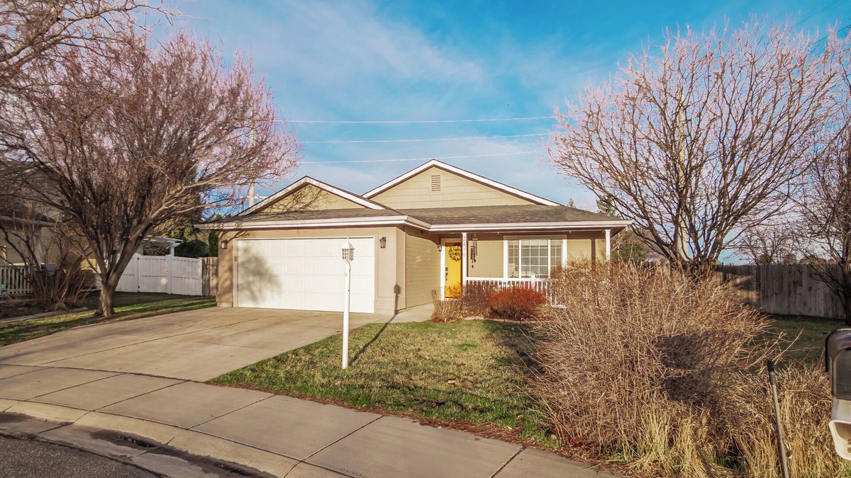 Nampa House | 2 Kings, Firepit, grill, pets ok, large fence yard