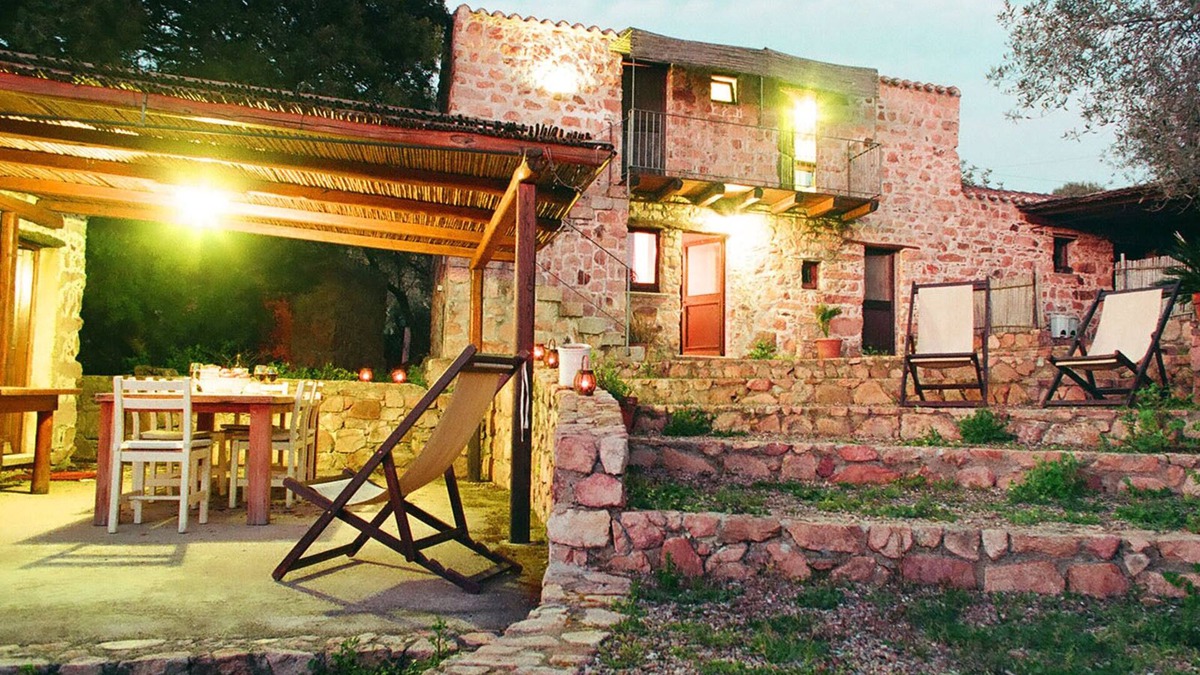 Baunei House | 2 km from the sea stone farmhouse immersed in the true Sardinian countryside - sleeps 8