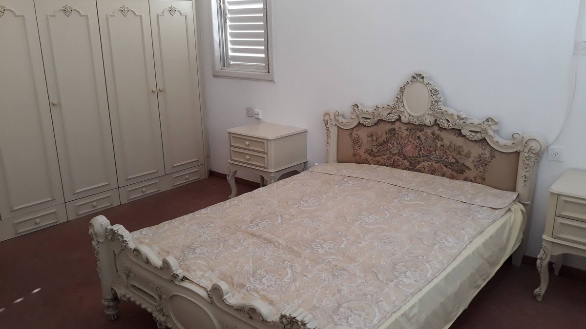 Netanya Apartment | 2 LARGE BEDROOMS ,5 MIN WALK FROM BEACH, PROMENADE . ACCOMMODATES UP TO 8 PEOP