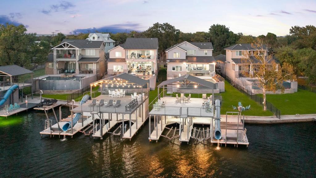 Kingsland House | 2 Luxury Waterfront Houses Side by Side