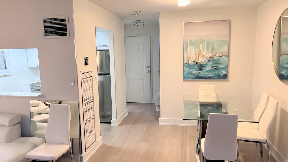 Downtown Toronto Condo | 2-Lvl, 2-Bdrm, Furnished Penthouse Condo