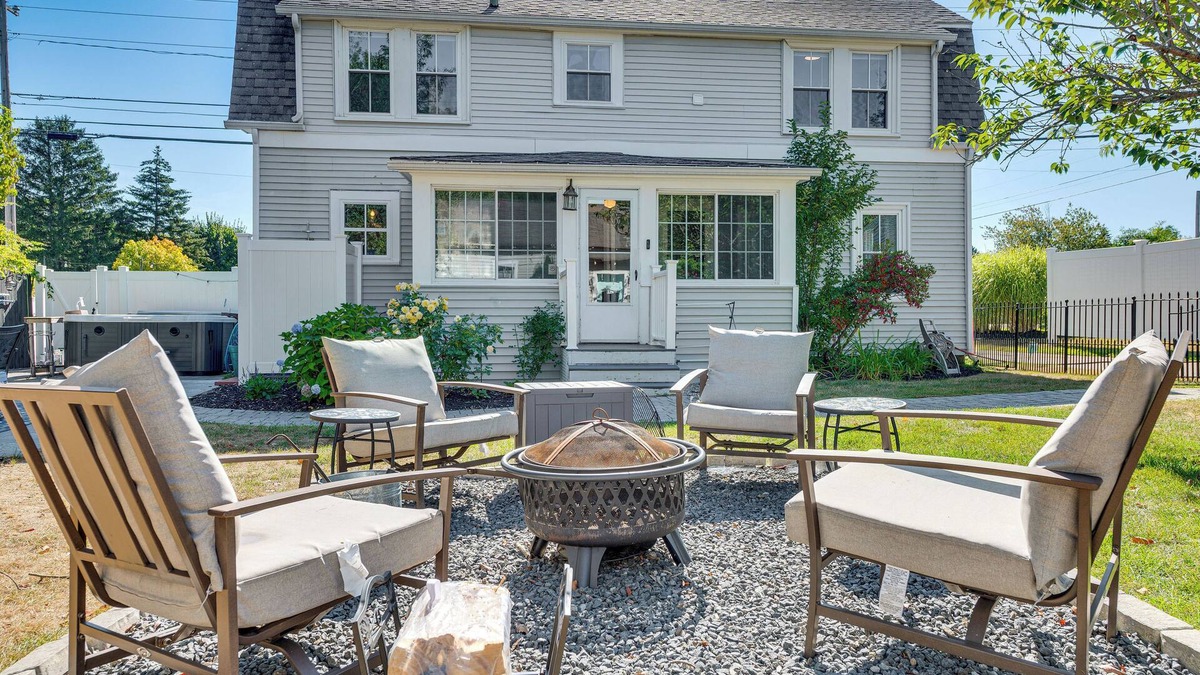Ogunquit - Wells House | 2 Mi to Beach: Getaway w/Hot Tub in Wells!
