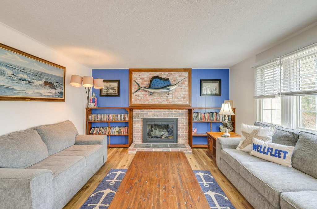 Wellfleet House | 2 Mi to Beach Wellfleet Home with Bike Trail Access