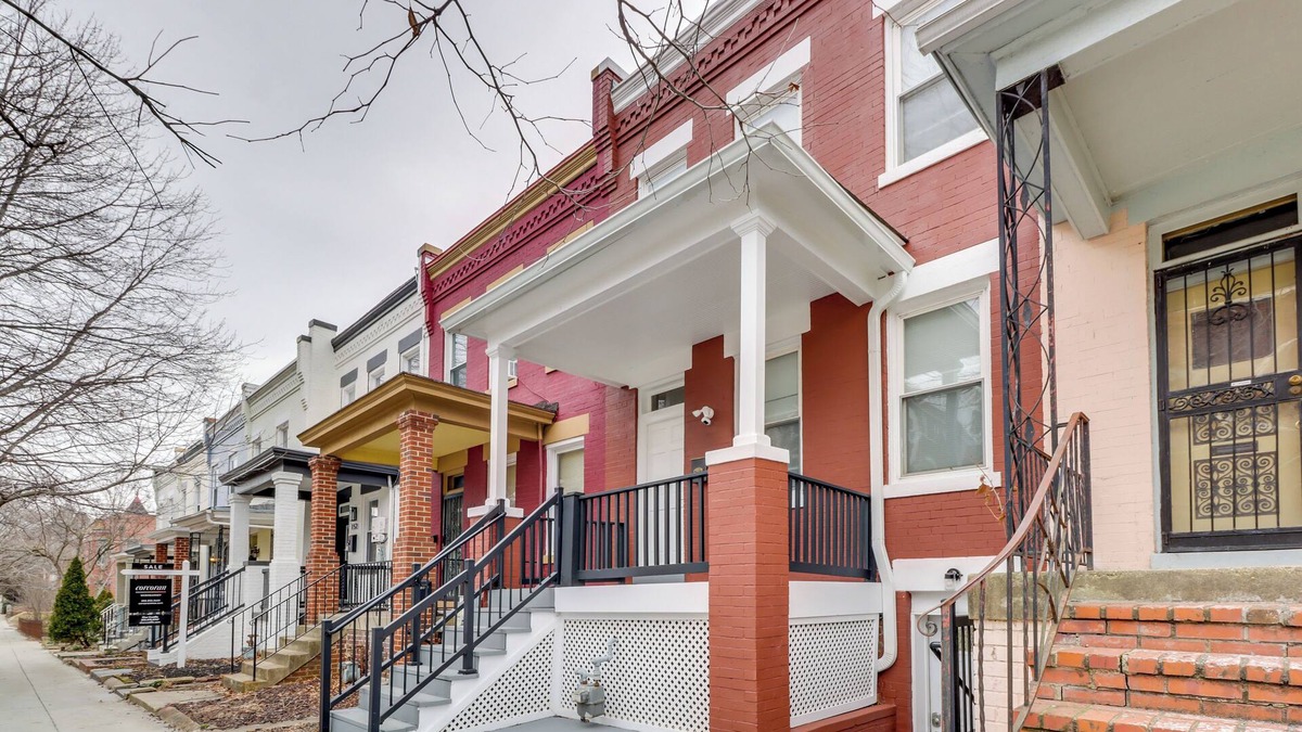 Bloomingdale Apartment | 2 Mi to Dtwn DC: WFH-Friendly Apt
