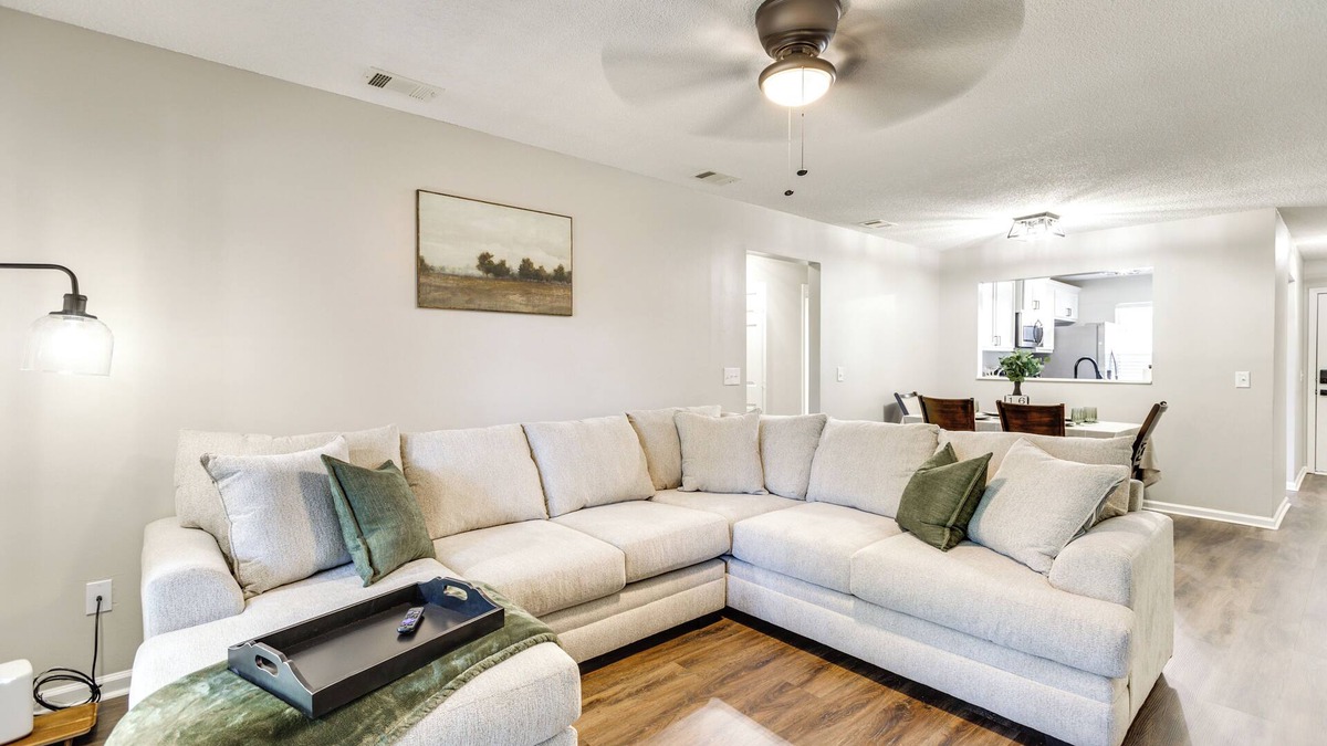 Hinesville Condo | 2 Mi to Fort Stewart: Modern Hinesville Haven