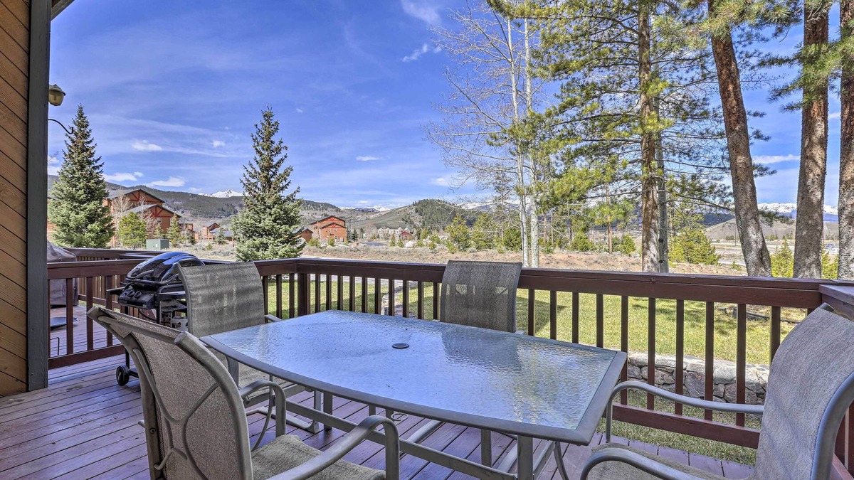 Summit Cove Condo | 2 Mi to Lake Dillon: Spacious Condo w/Mtn Views