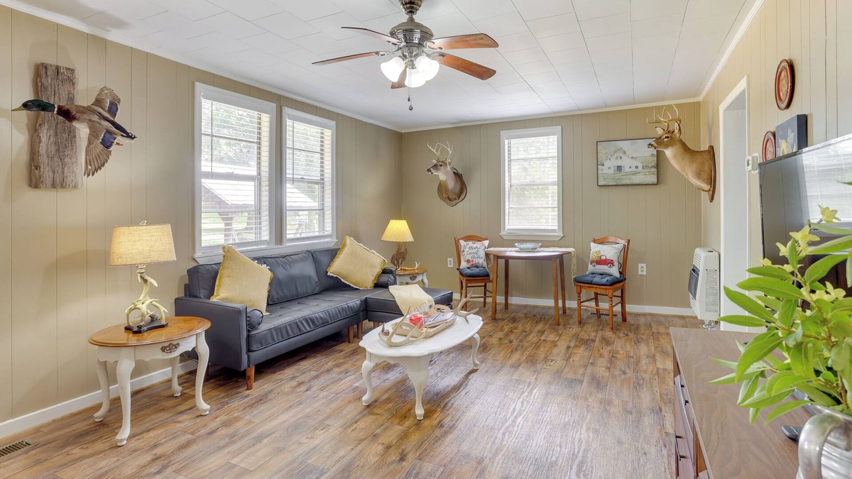 Lineville Cottage | 2 Mi to Lake: Lineville Farmhouse w/Fire Pit